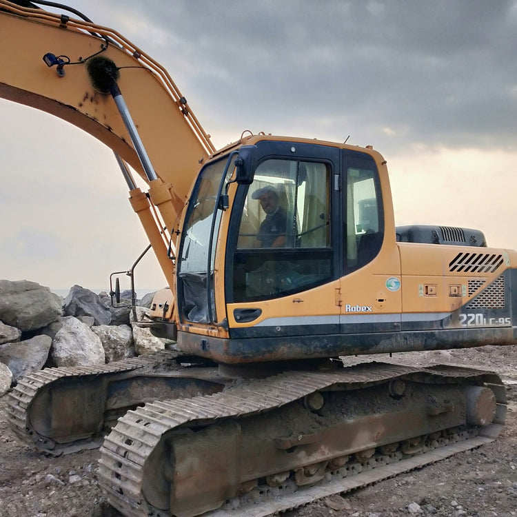 Excavators Power, Precision, and Performance